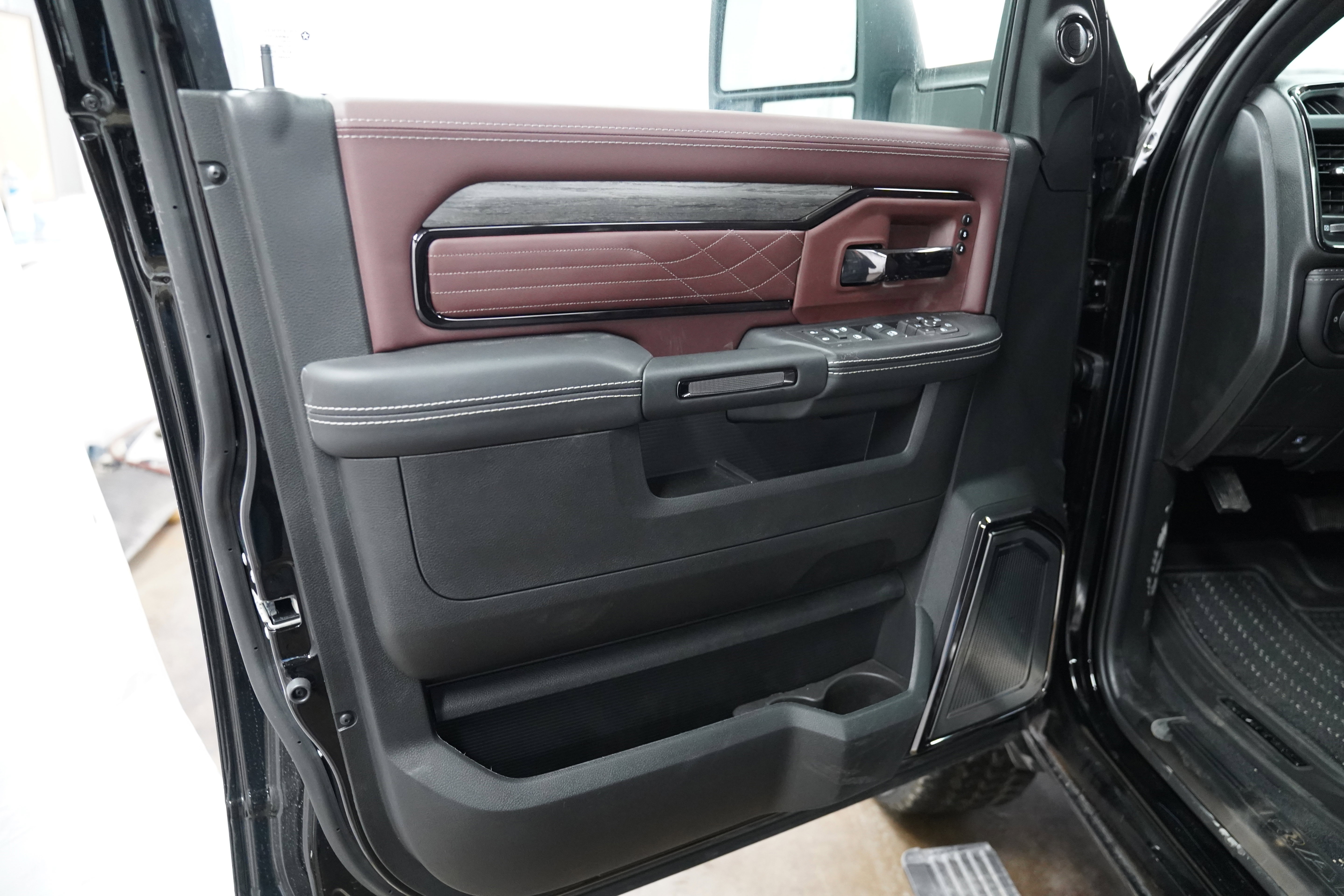 New 2026 RAM 2500 Limited AWD/4WD image 12