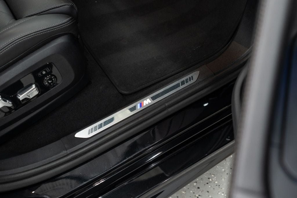 Used 2025 BMW X6 xDrive40i w/ Climate Comfort Package AWD/4WD image 12