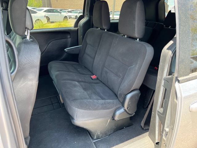 Used 2018 Dodge Grand Caravan SE FWD image 3
