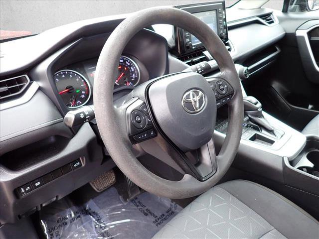 Used 2021 Toyota RAV4 XLE w/ Convenience Package FWD image 9
