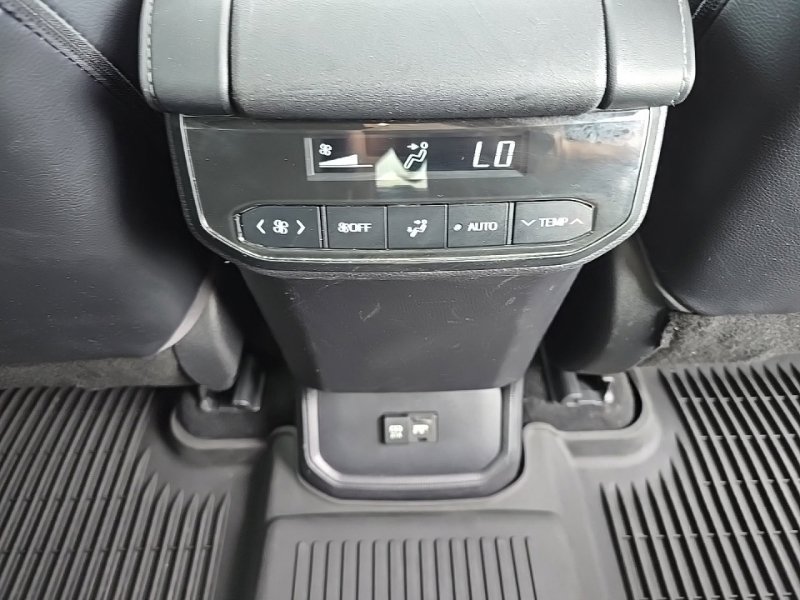 Used 2021 Toyota Highlander XLE AWD/4WD image 35