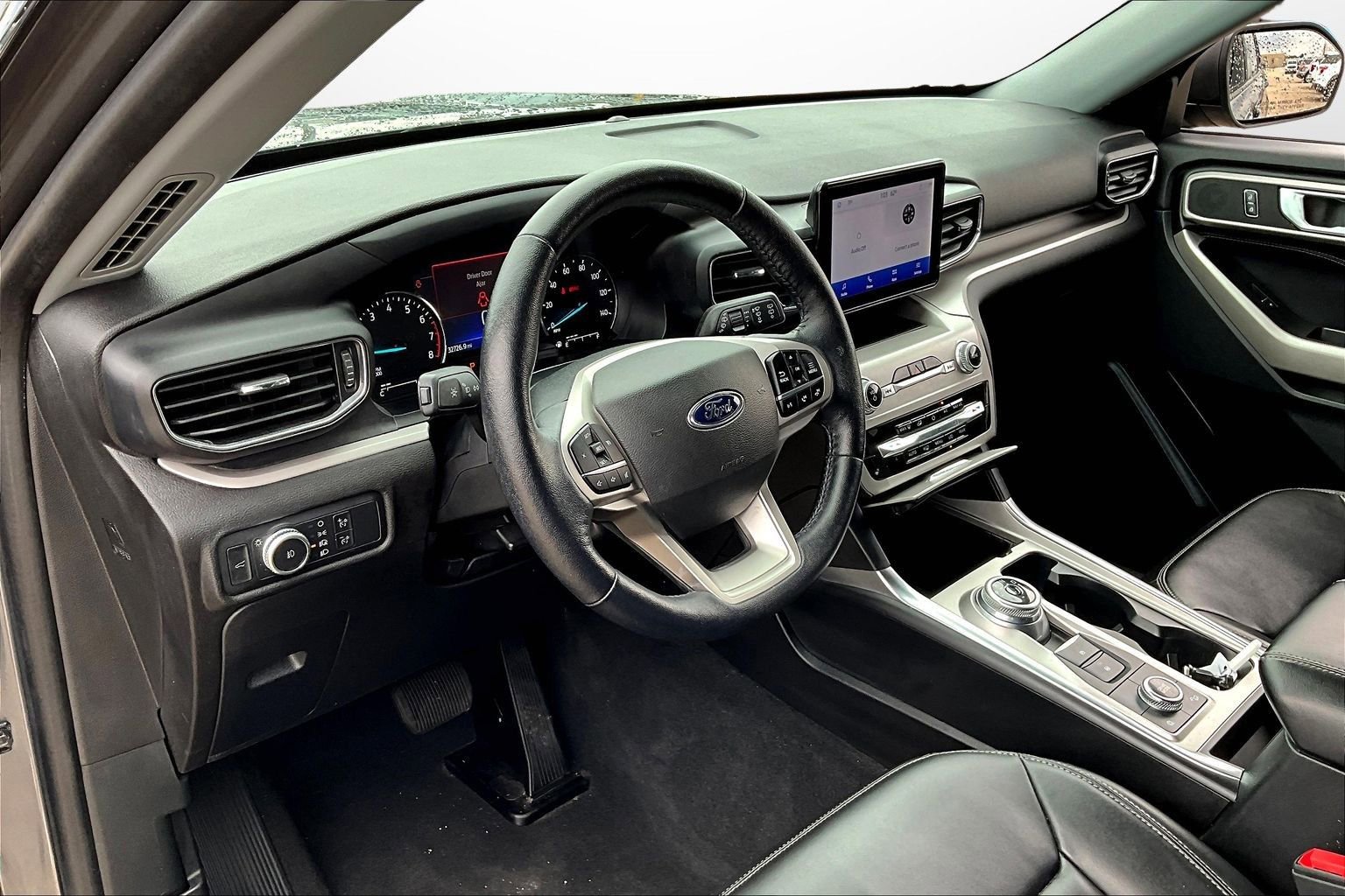 Used 2022 Ford Explorer XLT w/ Equipment Group 202A image 21