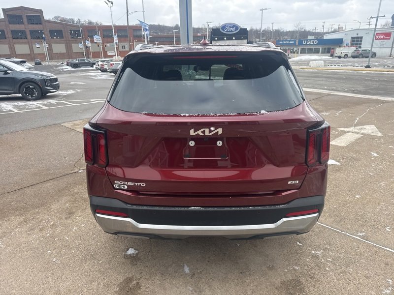 Used 2025 Kia Sorento S image 6