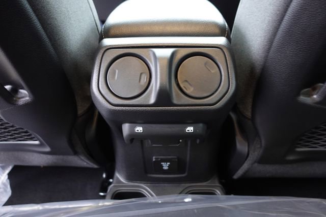 New 2026 Jeep Wrangler Unlimited Rubicon w/ Technology Group AWD/4WD image 23