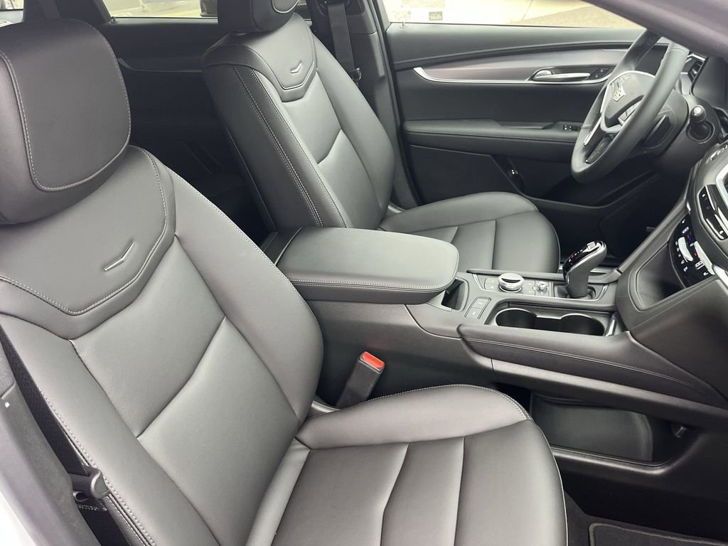 New 2026 Cadillac XT5 Luxury w/ LPO, ONYX Package image 20