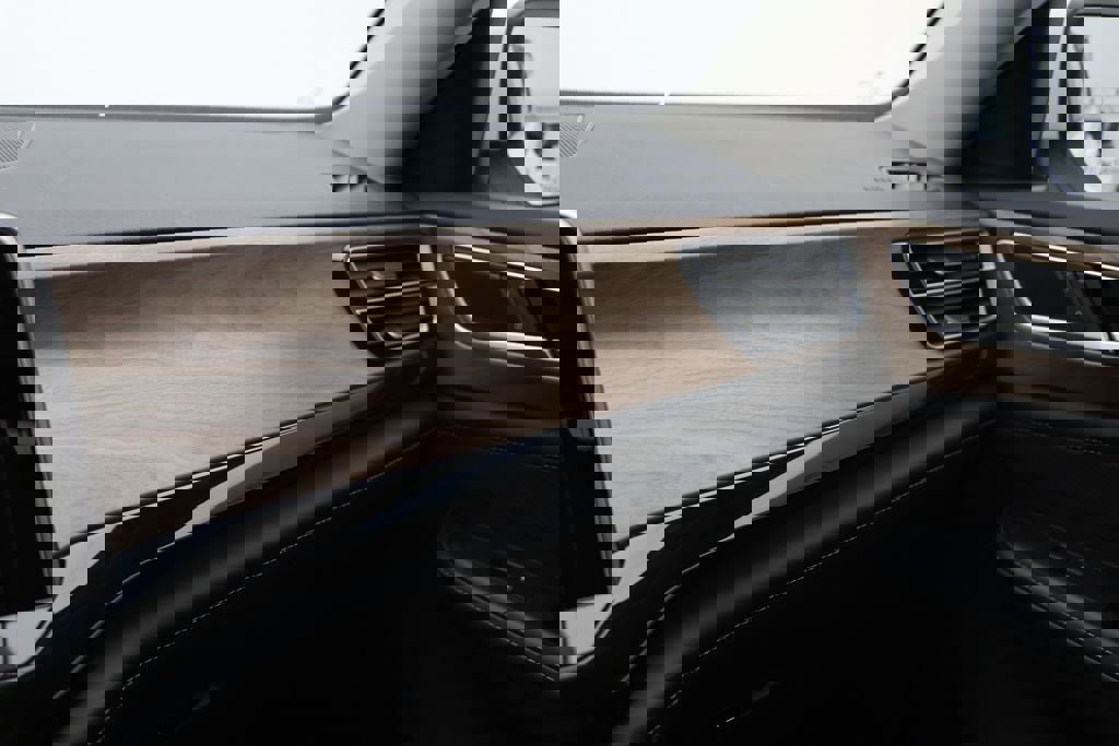 Used 2025 Volkswagen Atlas SE image 28