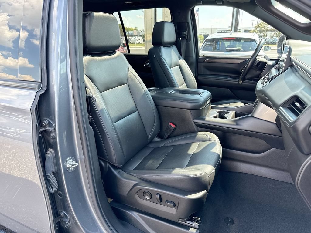 Used 2021 Chevrolet Tahoe Z71 w/ Luxury Package AWD/4WD image 26