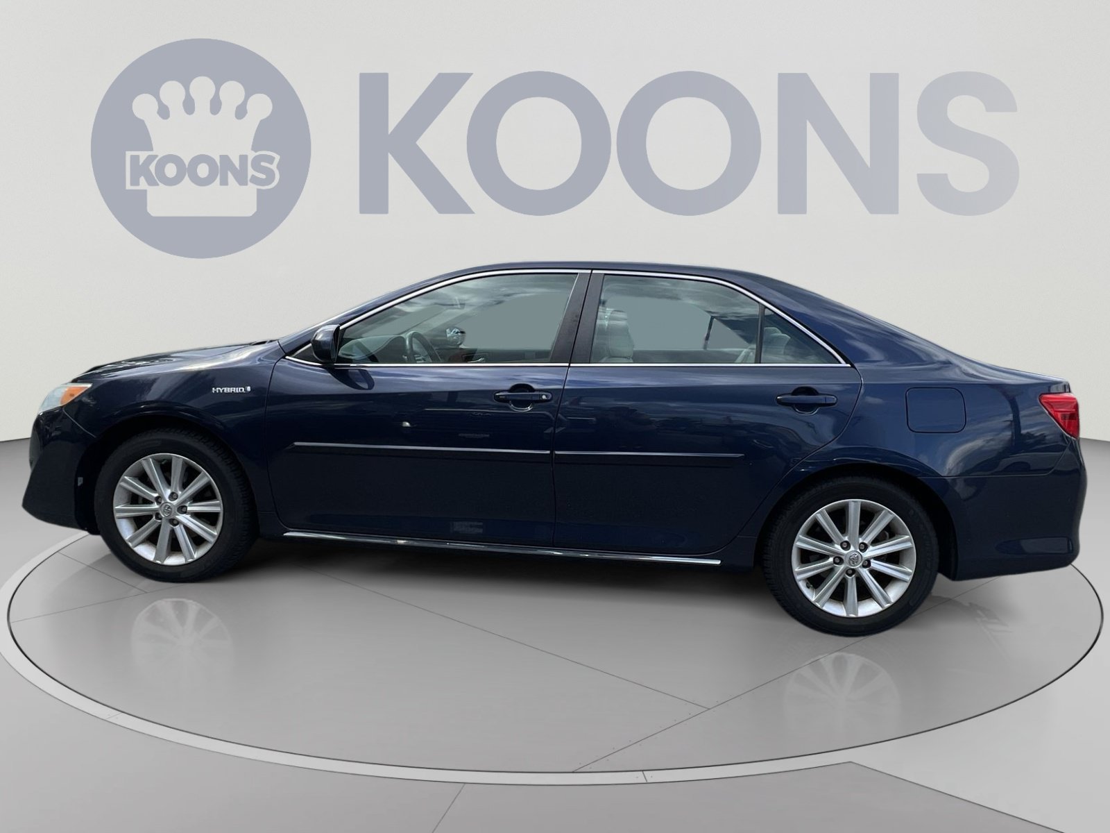Used 2014 Toyota Camry XLE w/ Leather Package FWD image 2