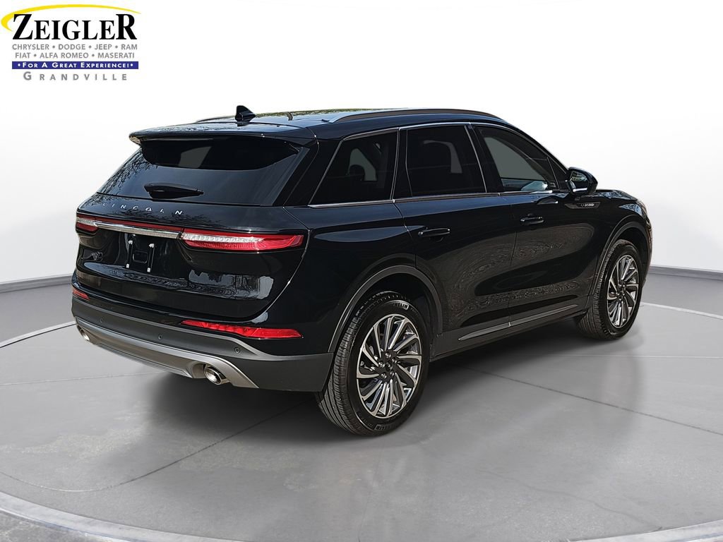 Used 2023 Lincoln Corsair Reserve image 5