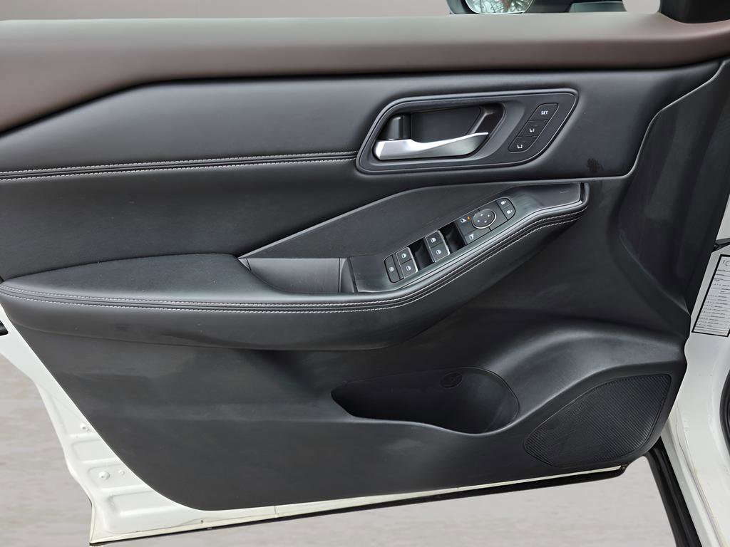 Used 2023 Nissan Rogue SL w/ SL Premium Package image 17