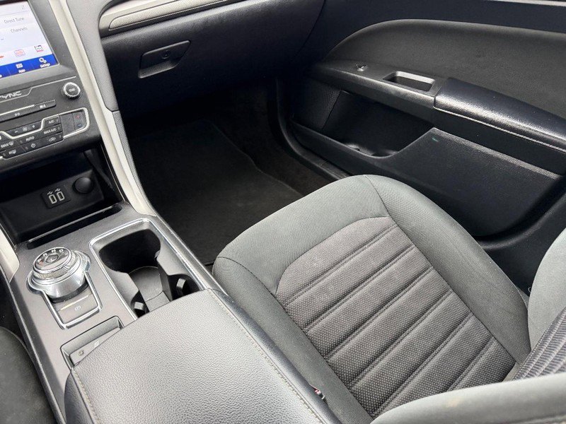 Used 2020 Ford Fusion SE image 17
