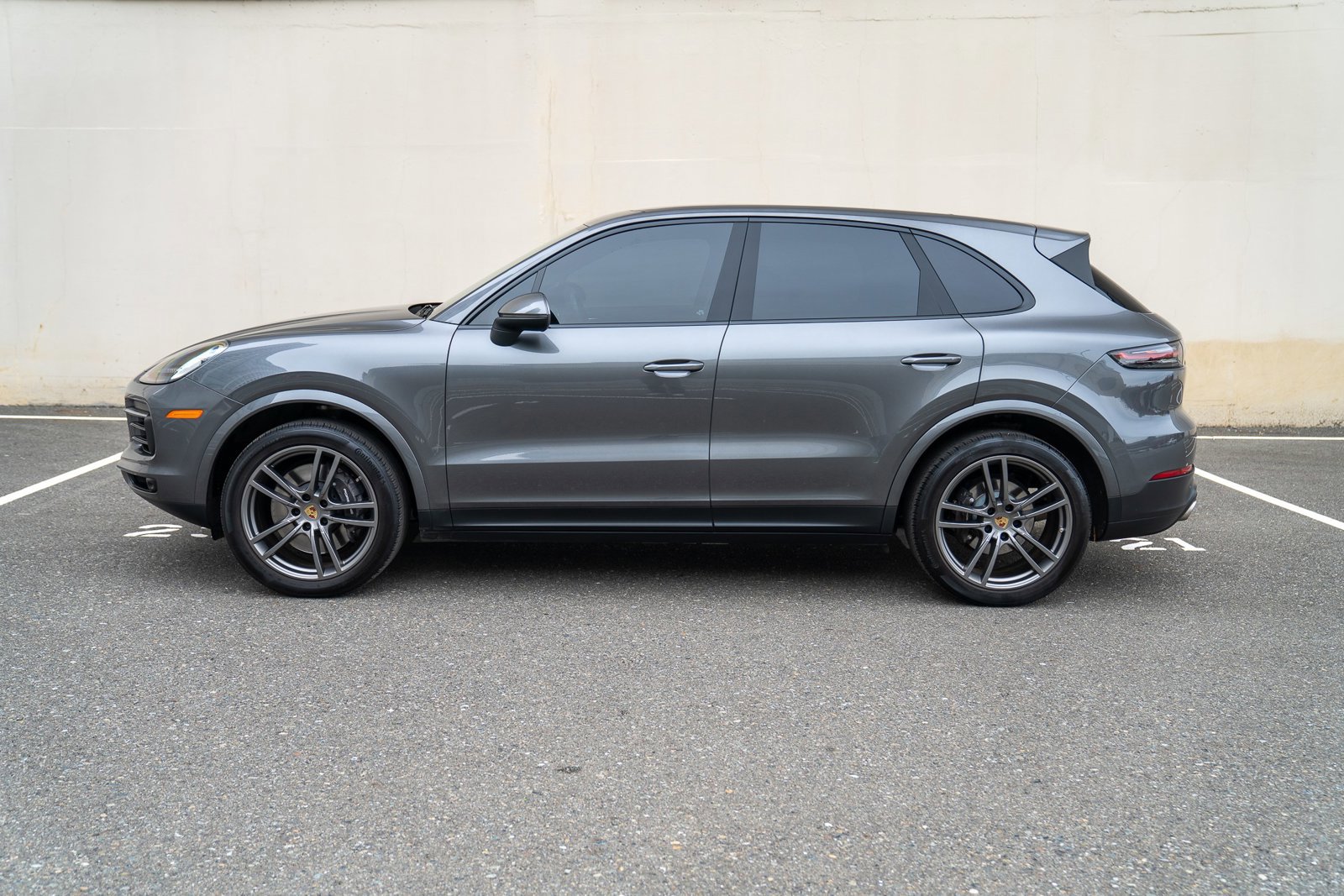 Used 2023 Porsche Cayenne image 2