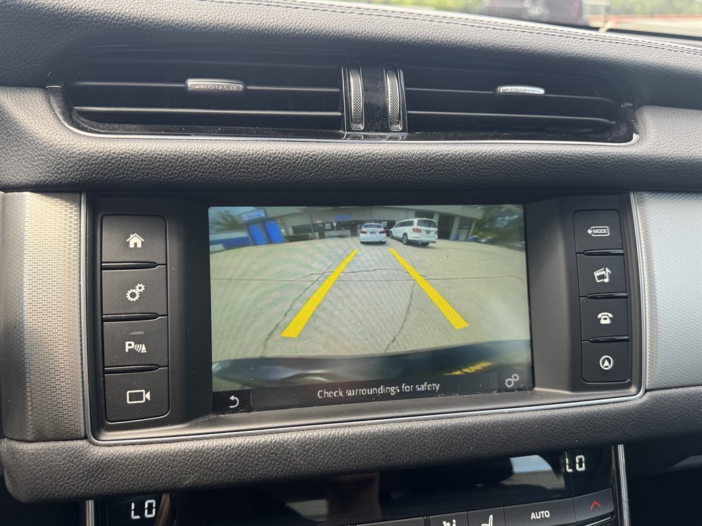 Used 2017 Jaguar XF Premium RWD image 8