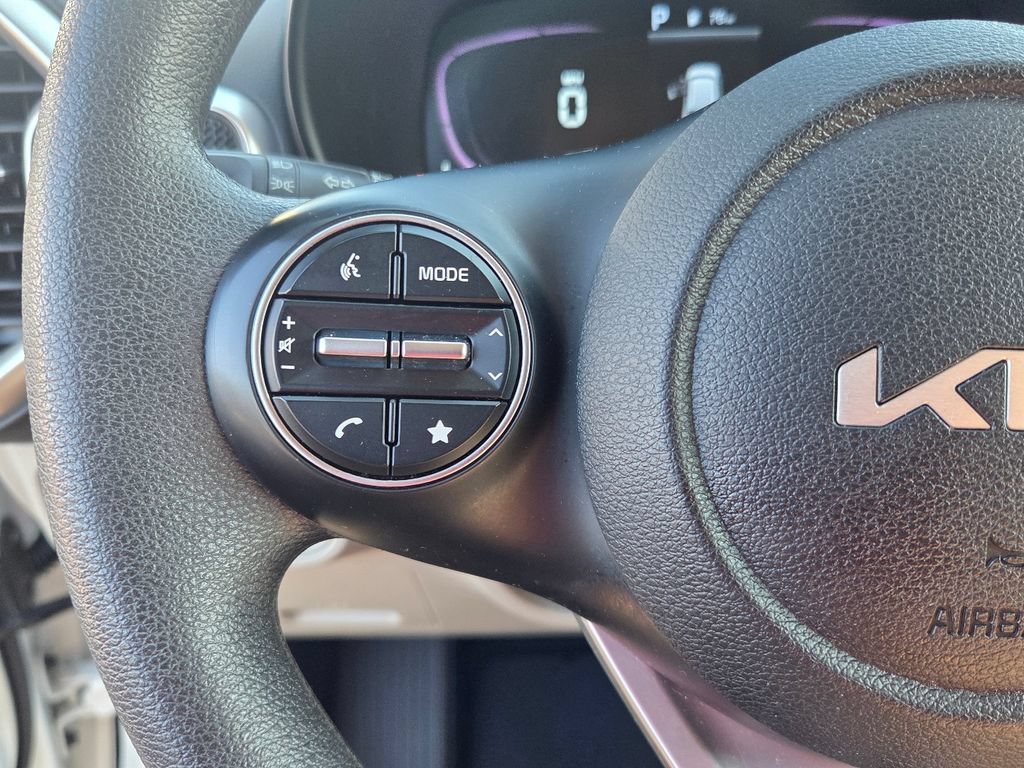 Used 2025 Kia Soul LX w/ LX Technology Package FWD image 23