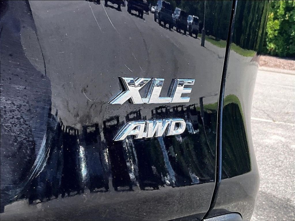 Used 2025 Toyota RAV4 XLE AWD/4WD image 29