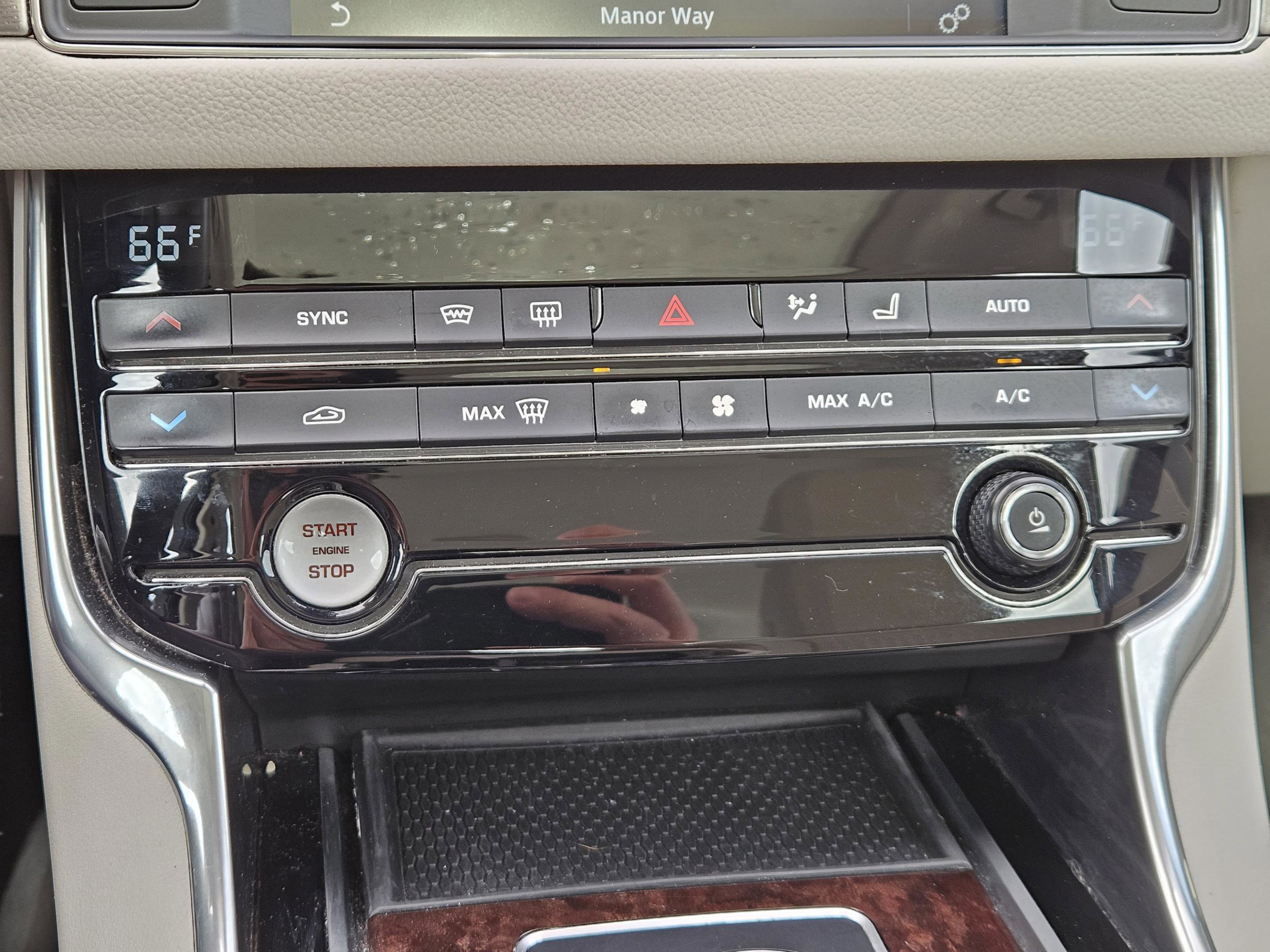 Used 2017 Jaguar XF Prestige image 21