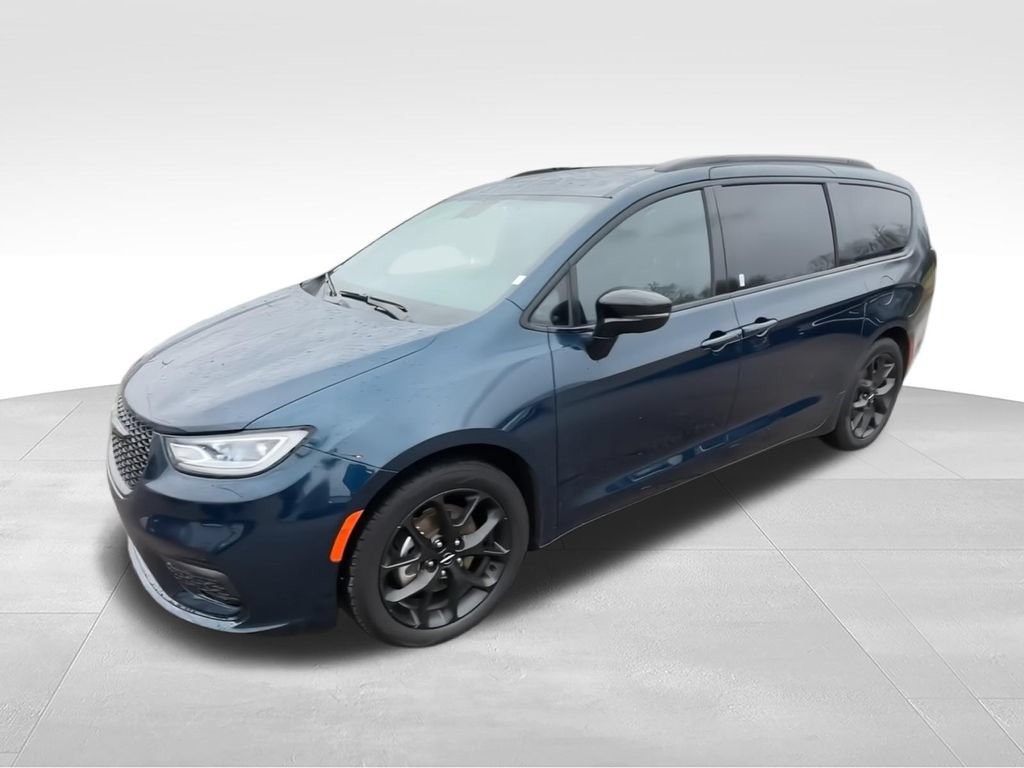 Used 2025 Chrysler Pacifica Limited FWD image 4
