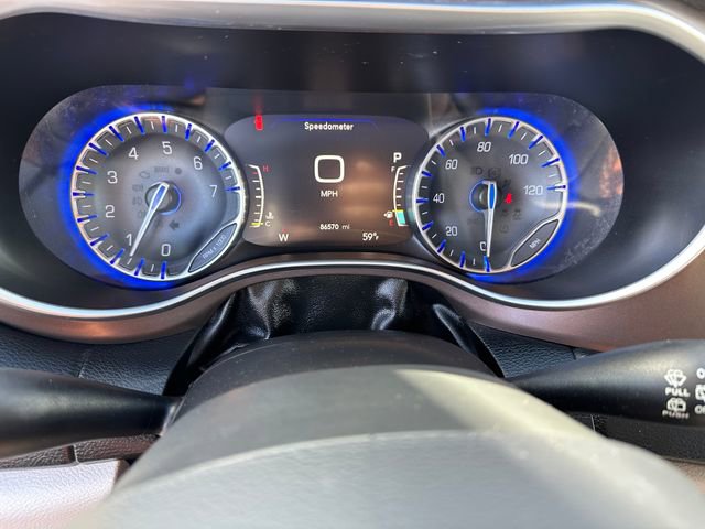 Used 2018 Chrysler Pacifica Touring-L Plus image 33