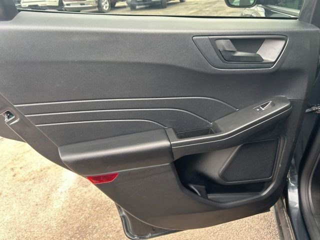 Used 2022 Ford Escape SE w/ Cold Weather Package image 31