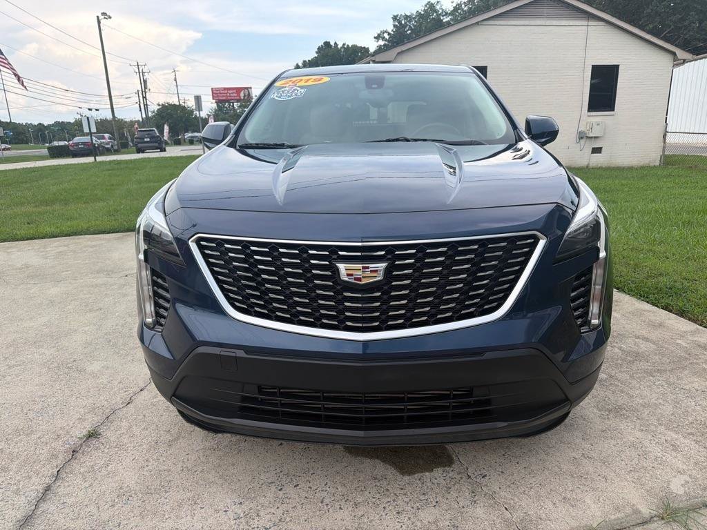 Used 2019 Cadillac XT4 Luxury w/ Cold Weather Package FWD image 3