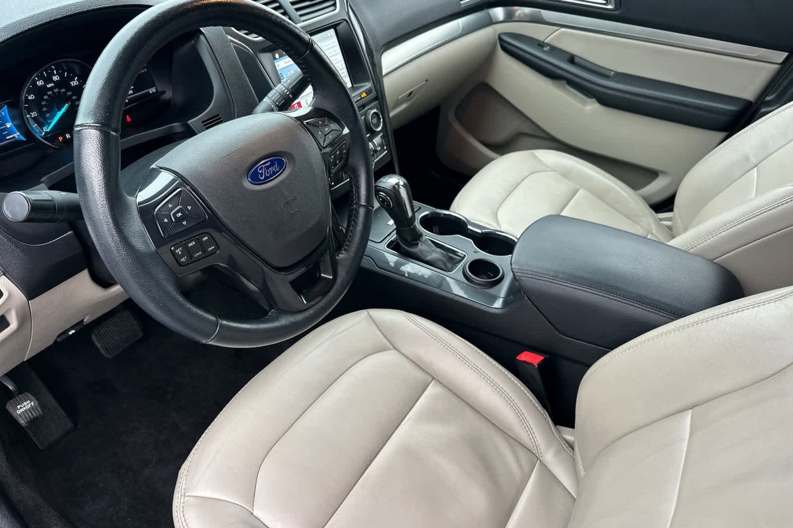 Used 2018 Ford Explorer XLT w/ Equipment Group 202A image 12