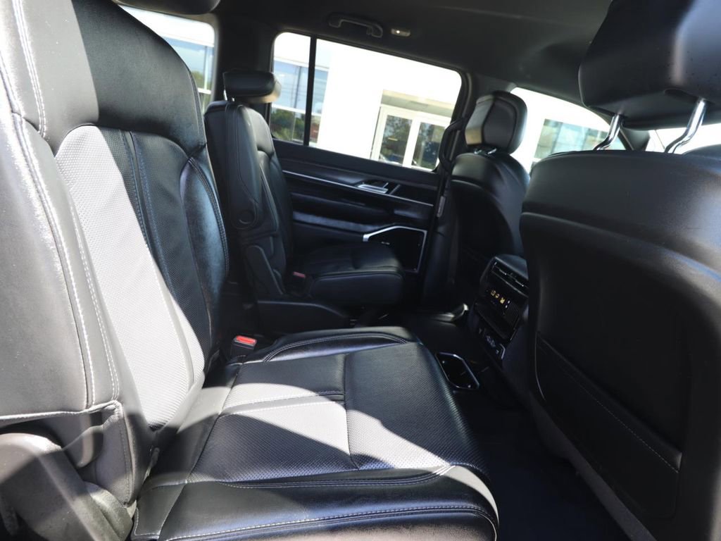 Used 2024 Jeep Wagoneer Series III image 25