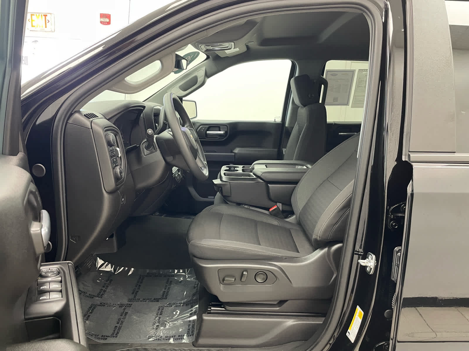 Used 2025 Chevrolet Silverado 1500 Custom w/ Turbomax Blackout Package AWD/4WD image 7