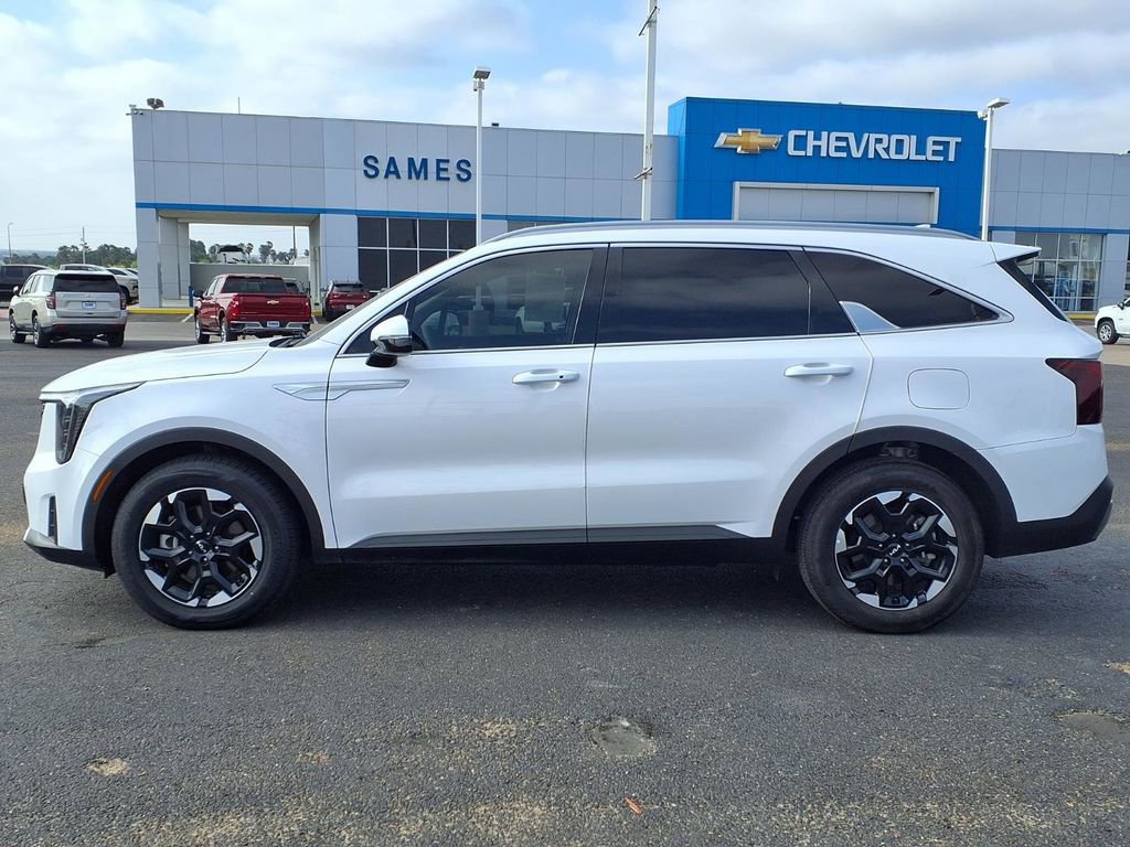 Used 2025 Kia Sorento S w/ Panoramic Sunroof Package image 4
