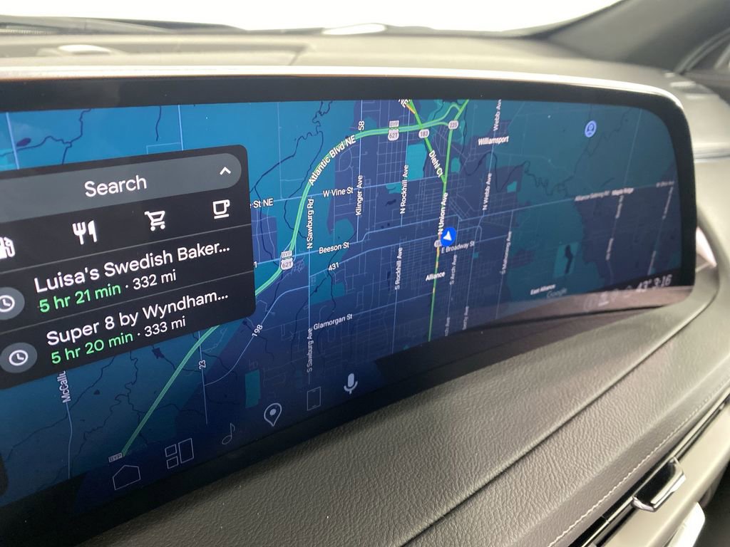 Used 2025 Cadillac XT4 Premium Luxury w/ Cold Weather Package image 17