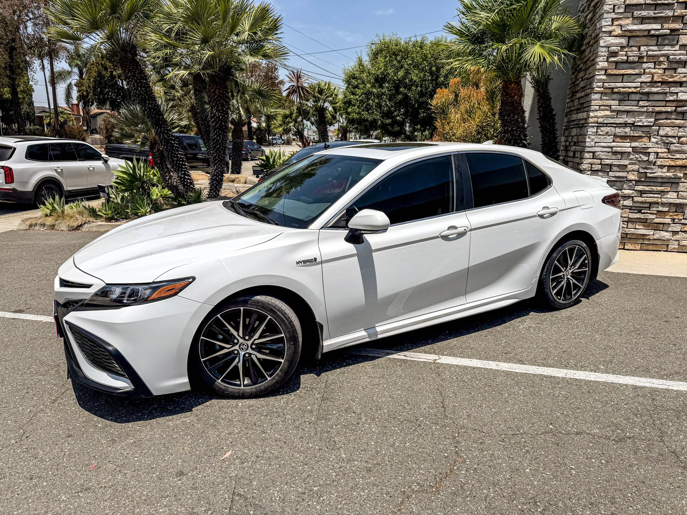 Used 2021 Toyota Camry SE w/ Audio Upgrade Package FWD image 6