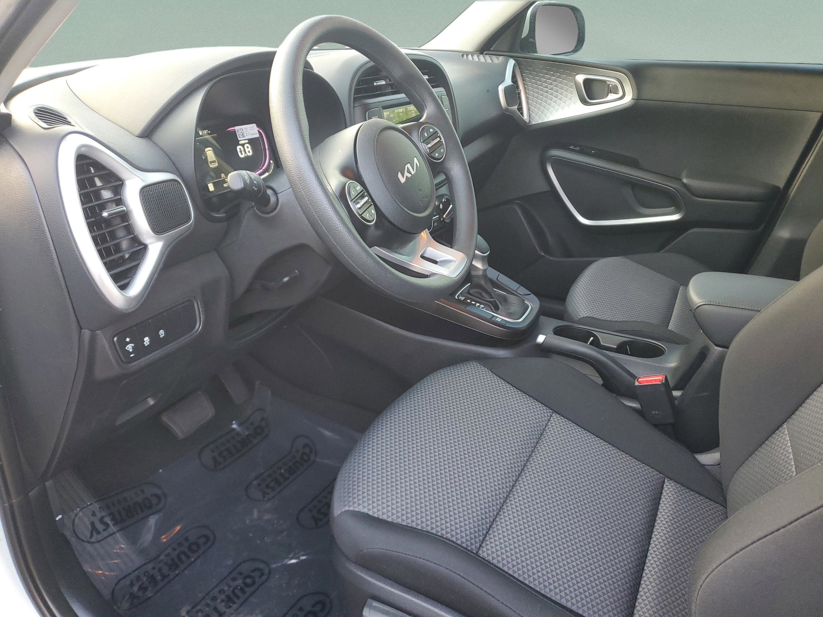 Used 2025 Kia Soul LX w/ LX Technology Package image 17