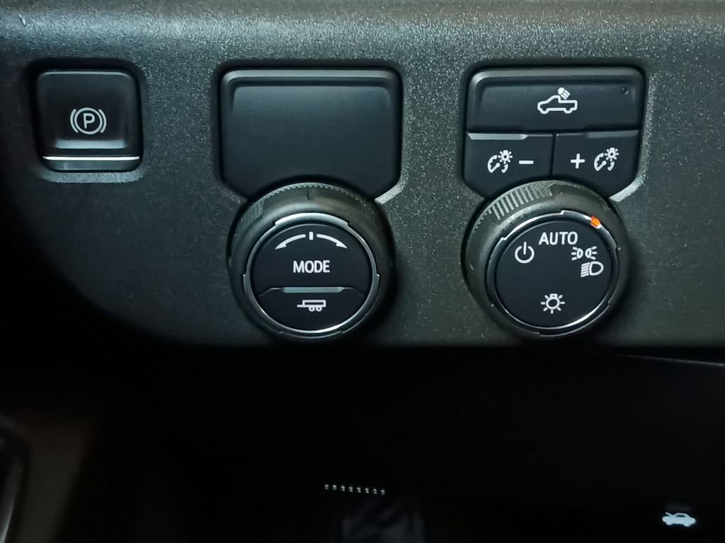 Used 2022 Chevrolet Silverado 1500 LT RWD image 12