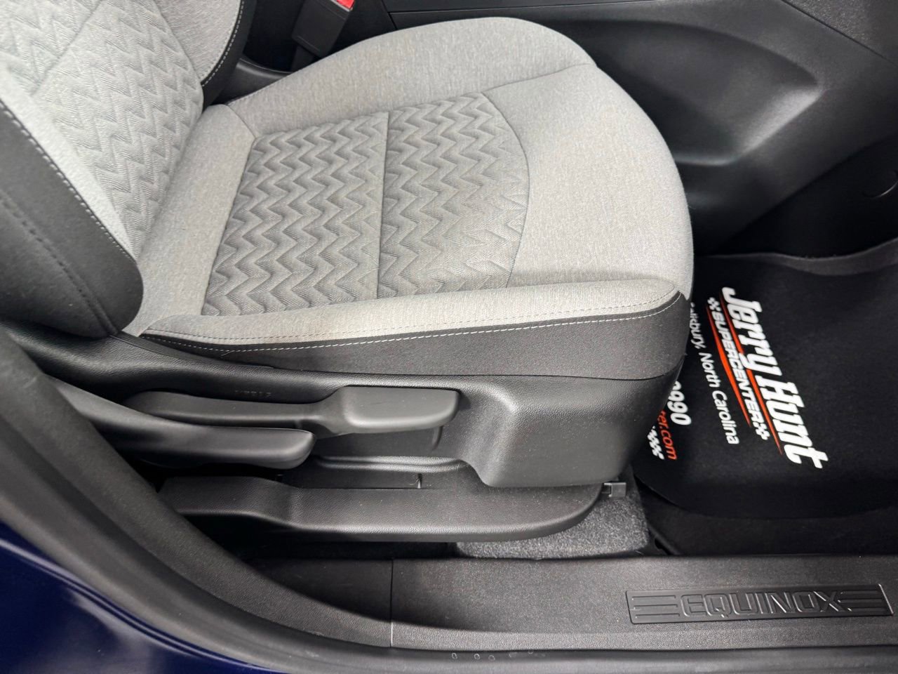 Used 2022 Chevrolet Equinox LS w/ LS Convenience Package image 32