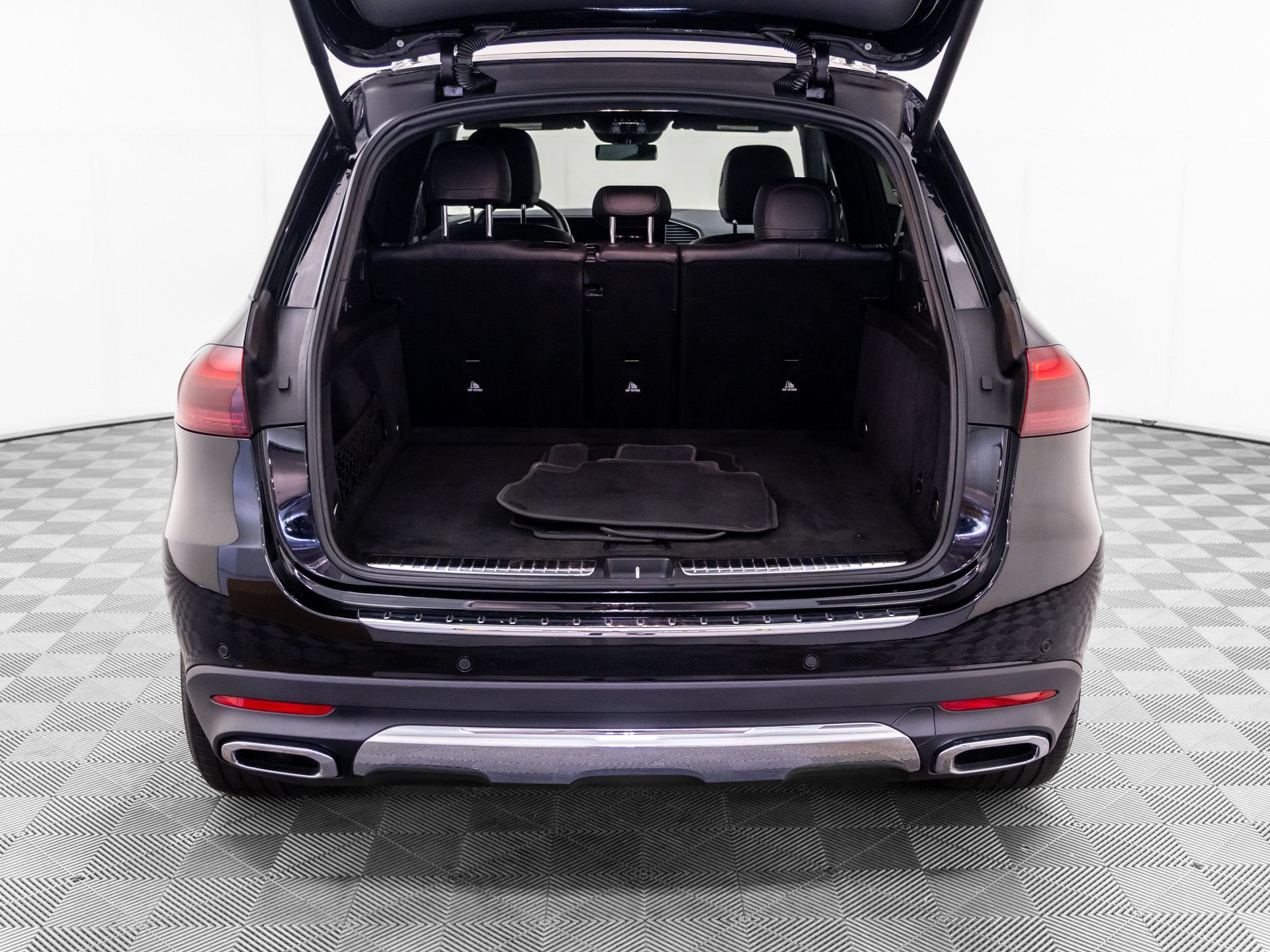 Used 2024 Mercedes-Benz GLE 350 4MATIC w/ Winter Package image 34
