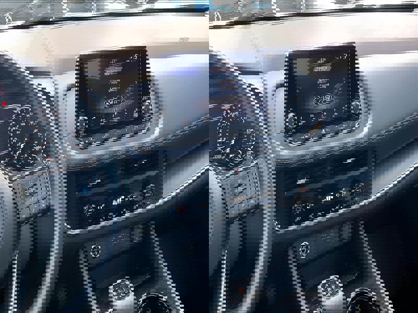 Used 2023 Nissan Rogue SV image 9