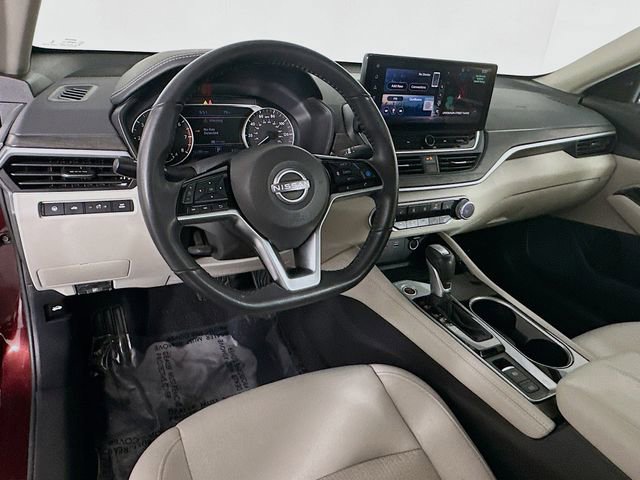 Used 2023 Nissan Altima 2.5 SV w/ SV Premium Package FWD image 11