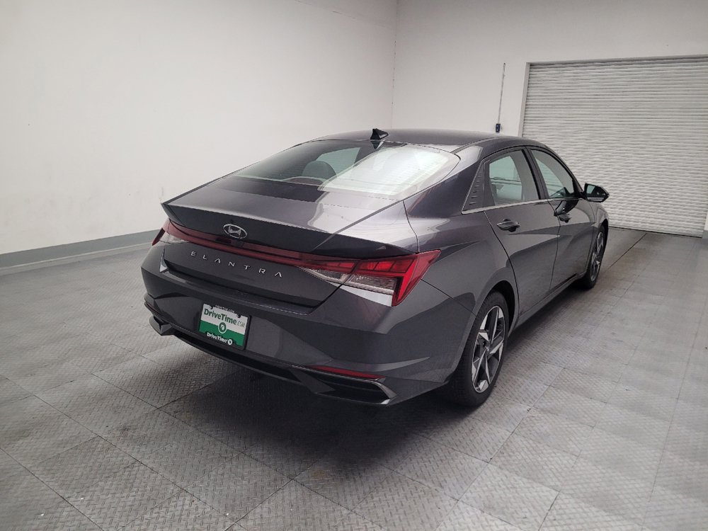 Used 2022 Hyundai Elantra SEL w/ Convenience + Premium Package FWD image 9