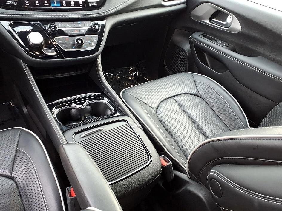 Used 2023 Chrysler Pacifica Limited w/ S Appearance Package image 25