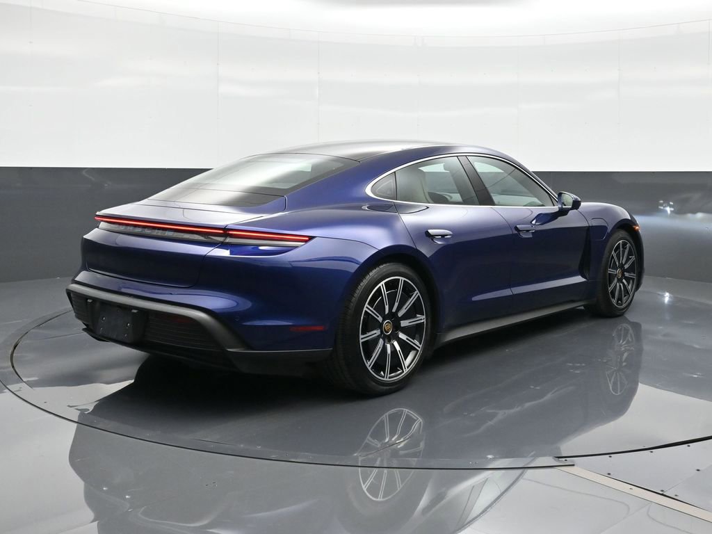 Used 2022 Porsche Taycan image 12