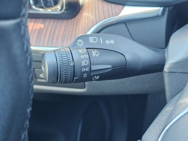 Used 2023 Volvo XC60 B5 Plus AWD/4WD image 40