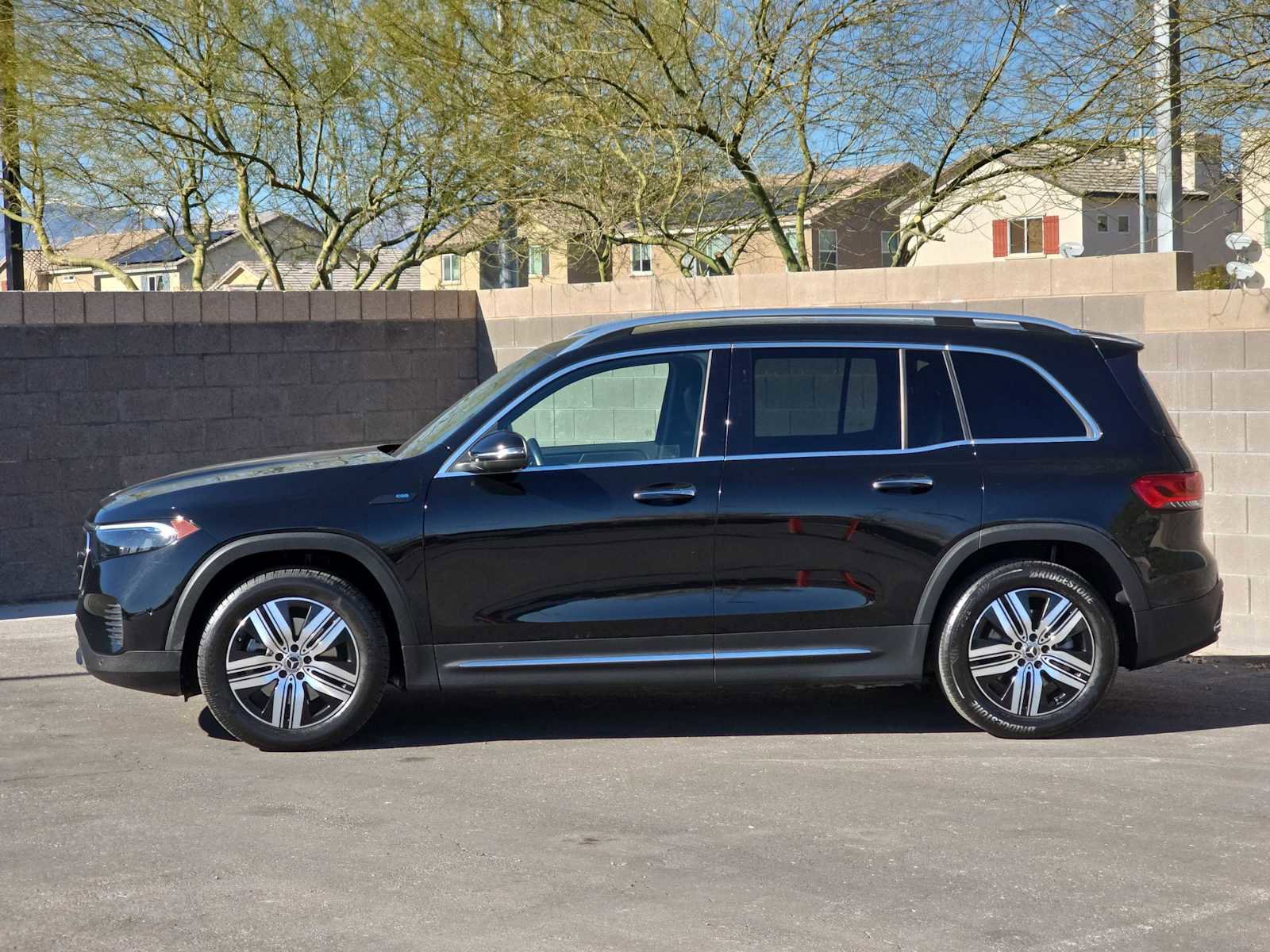 Used 2022 Mercedes-Benz EQB 300 4MATIC w/ Exclusive Package image 6