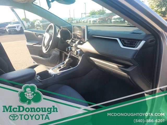 Used 2025 Toyota RAV4 XLE AWD/4WD image 17