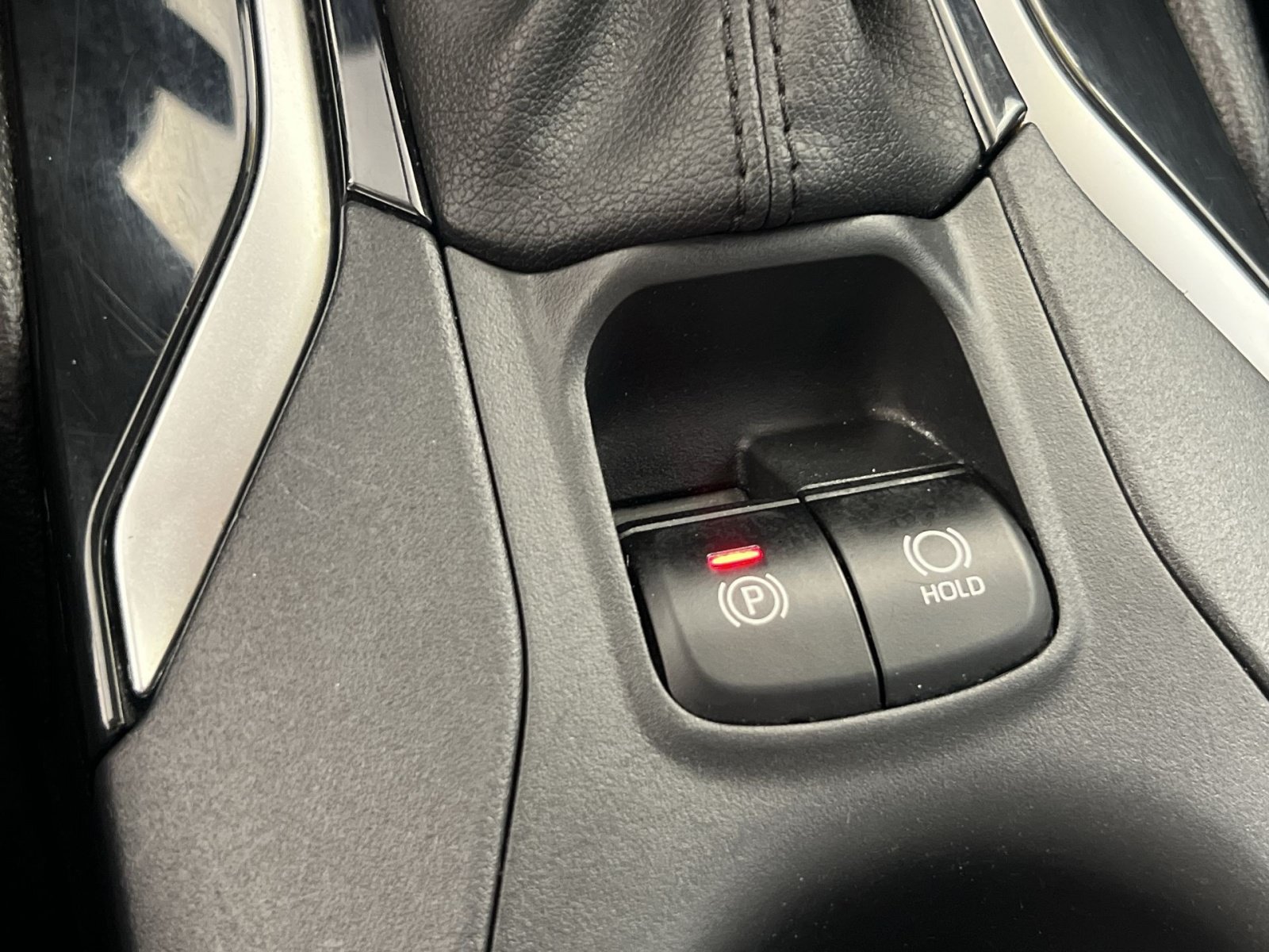 Used 2025 Toyota Corolla Cross LE FWD image 32