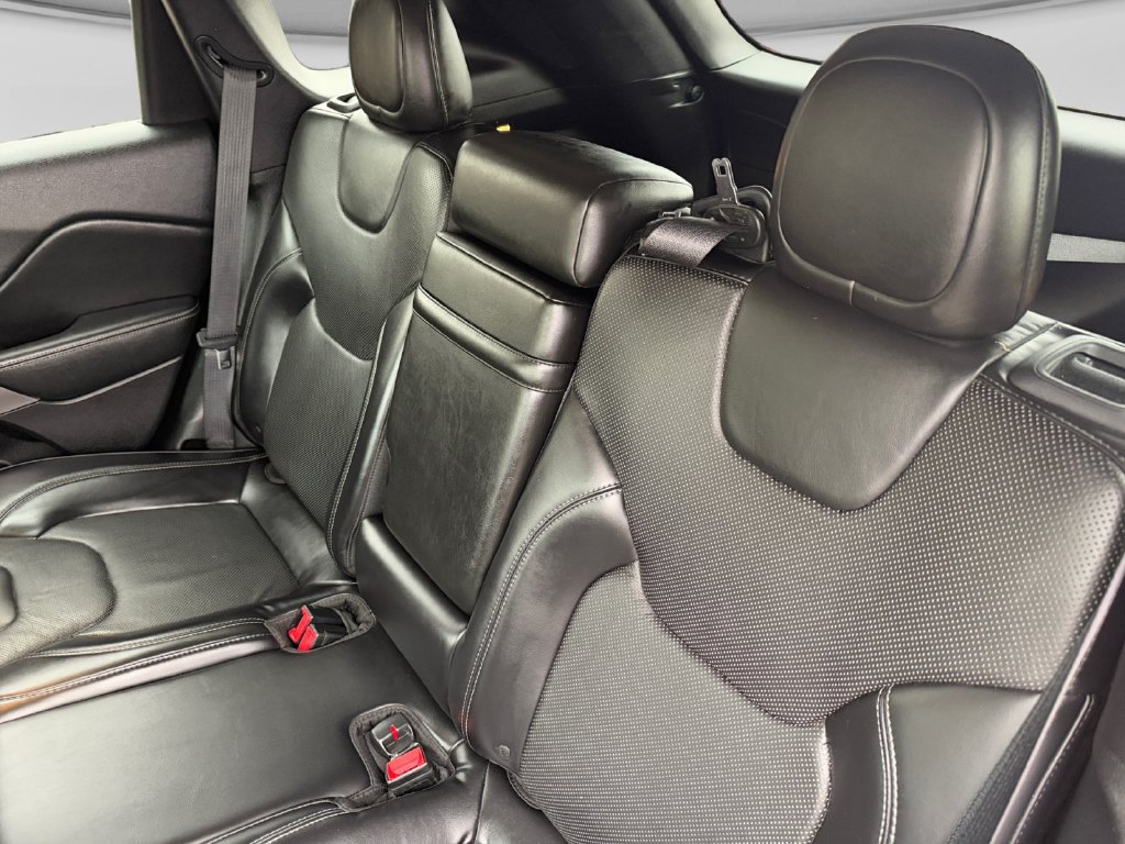 Used 2019 Jeep Cherokee Limited AWD/4WD image 22