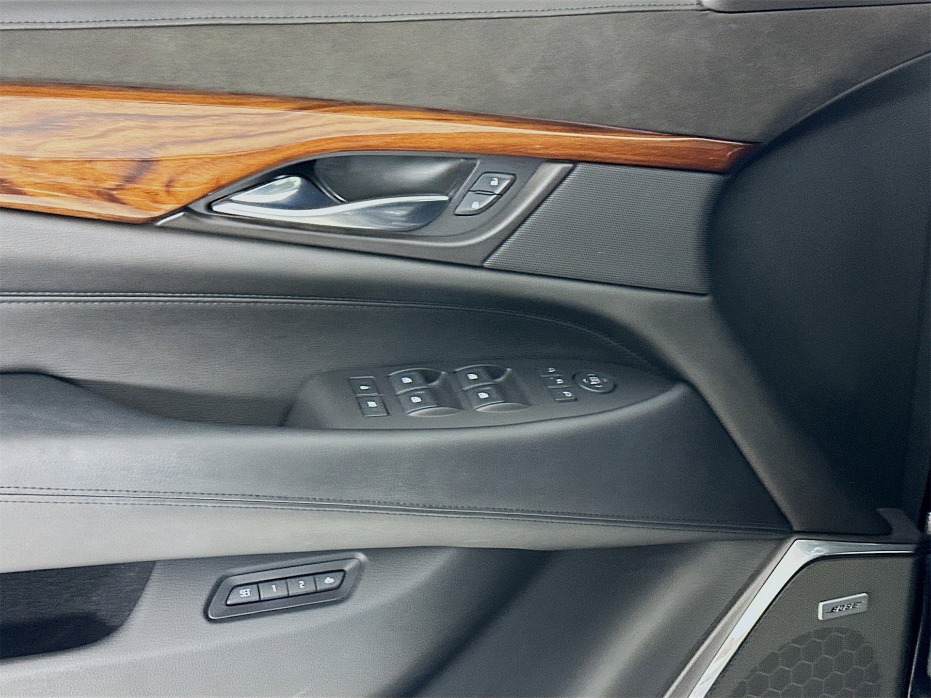 Used 2015 Cadillac Escalade Luxury image 19