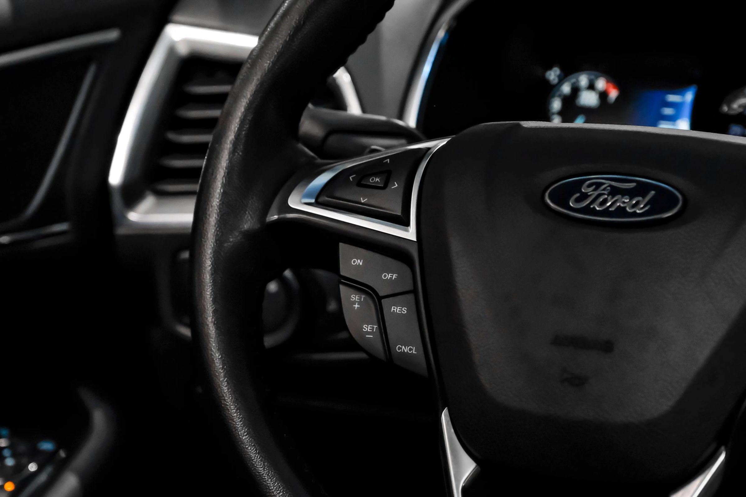 Used 2017 Ford Edge Titanium w/ Equipment Group 301A FWD image 23