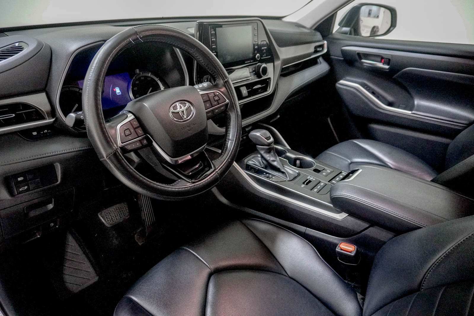 Used 2021 Toyota Highlander XLE image 21