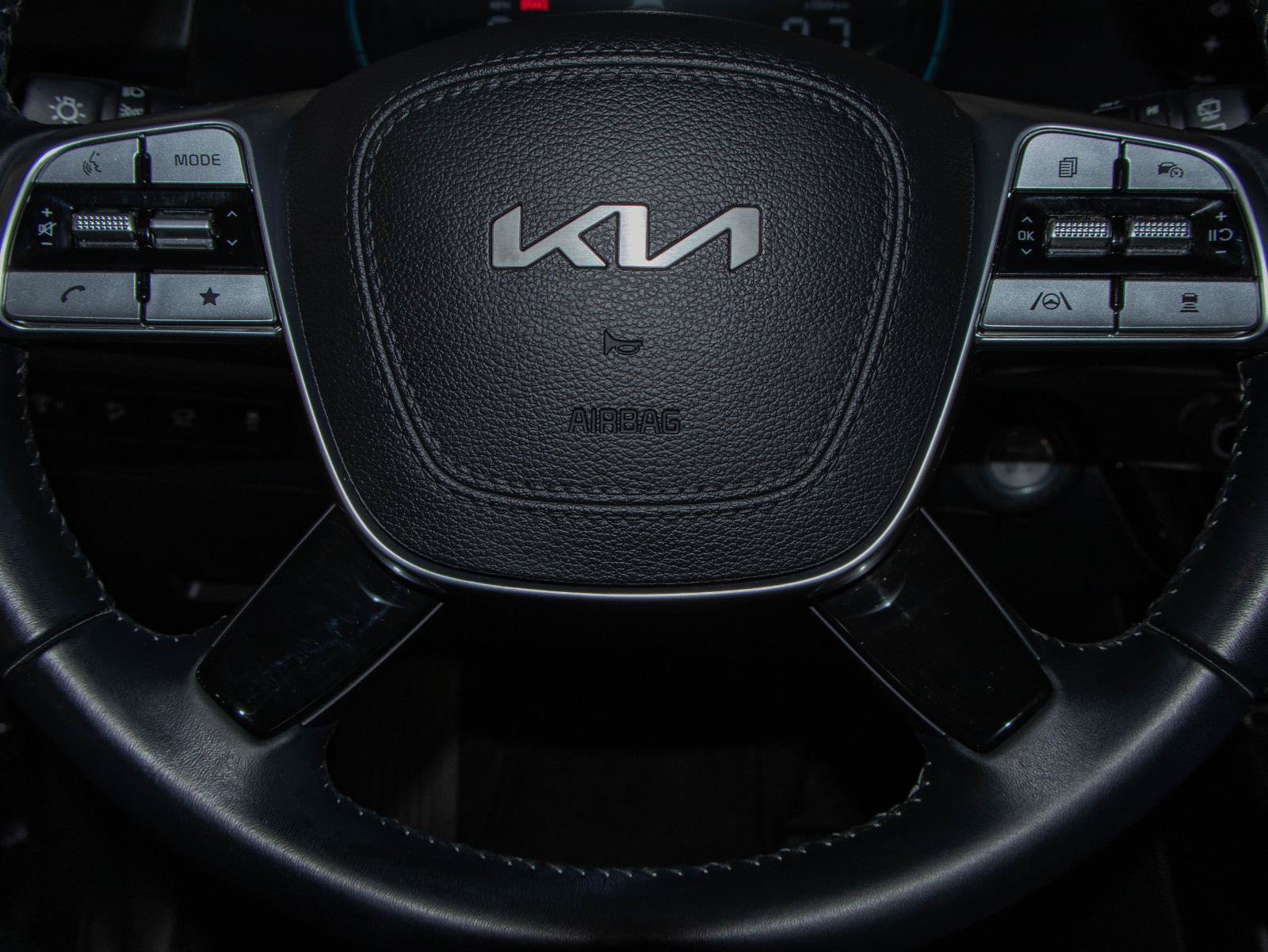 Used 2025 Kia Telluride S FWD image 12