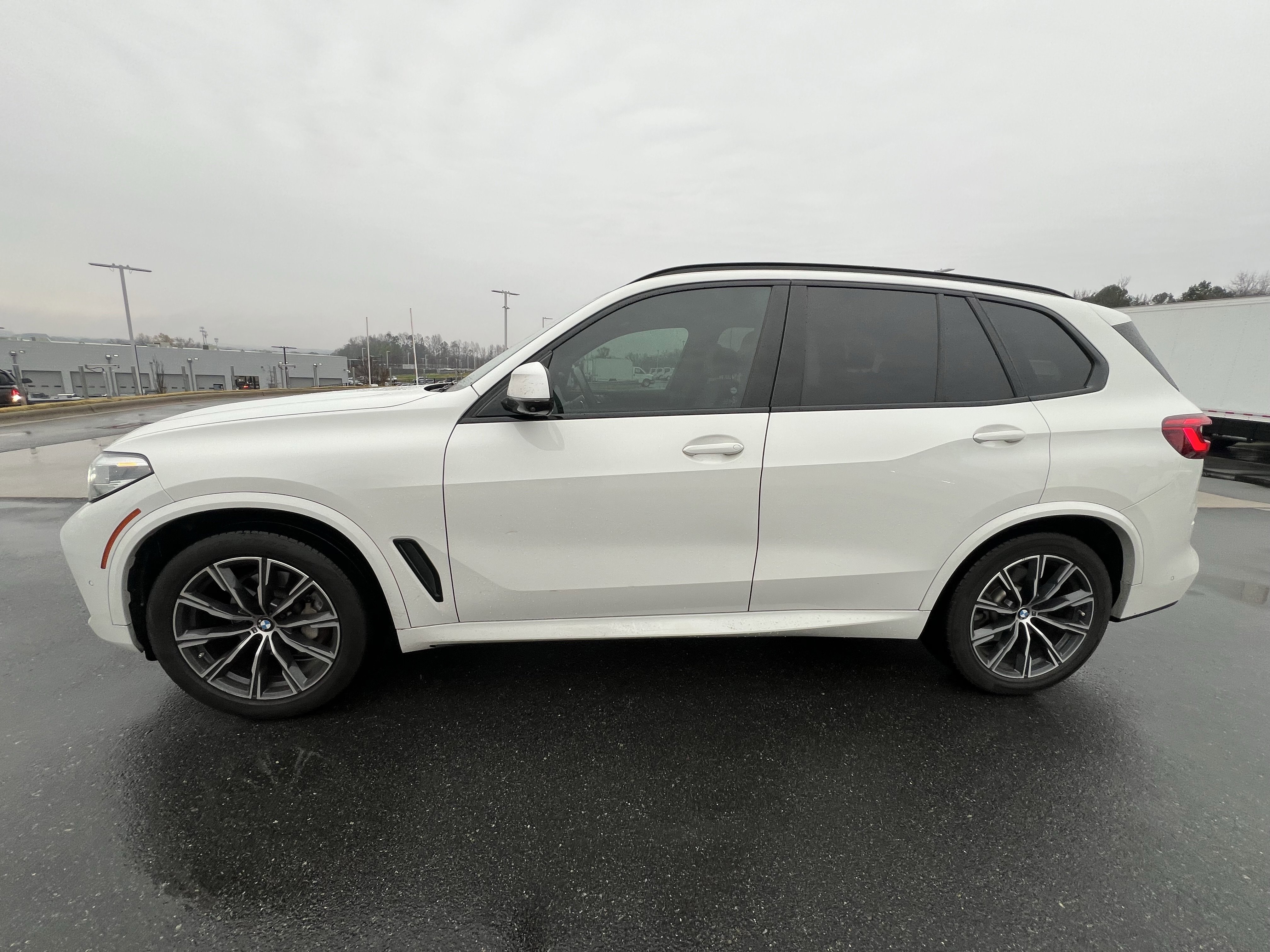 Used 2019 BMW X5 xDrive40i w/ M Sport Package image 32
