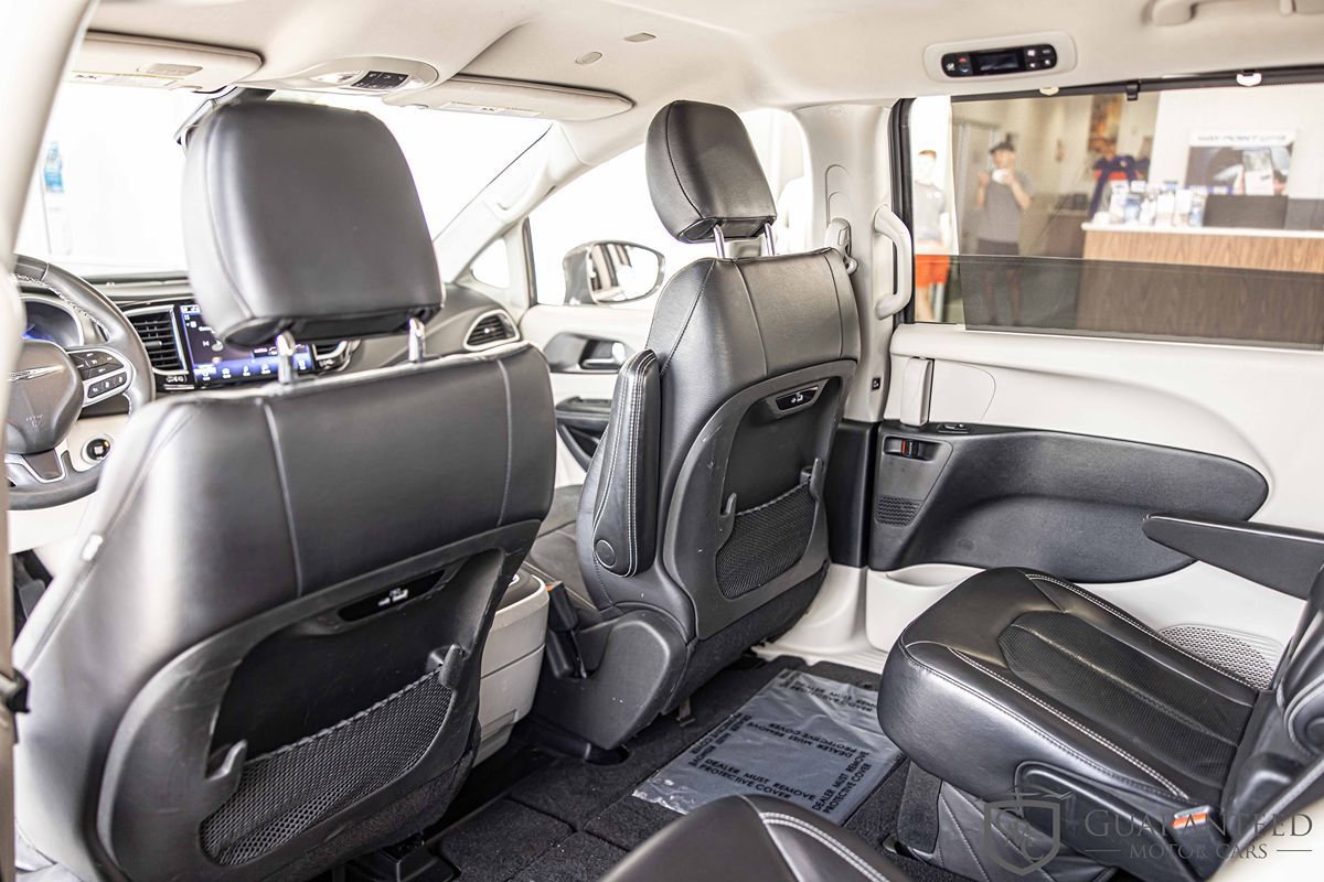 Used 2022 Chrysler Pacifica Touring-L FWD image 35